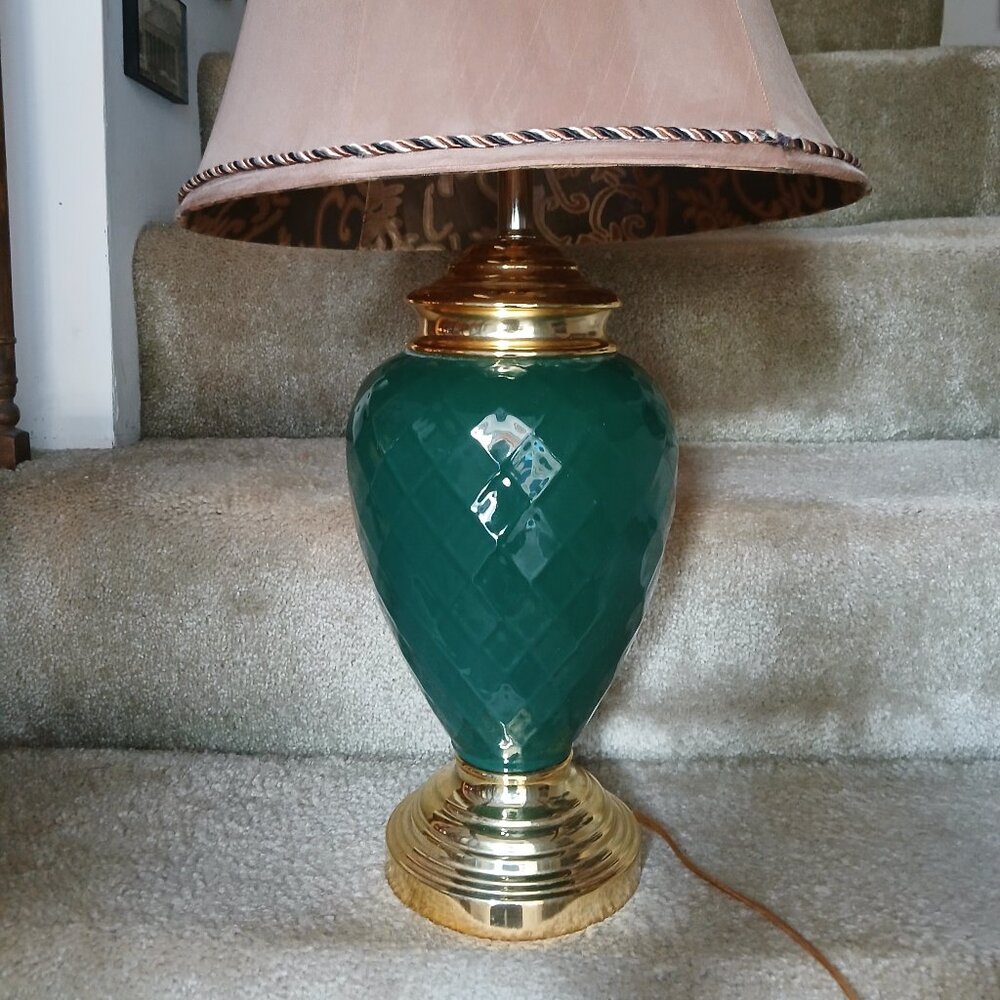 Vtg Hollywood Regency Large ceramic lamp in emerald green with gold accent
